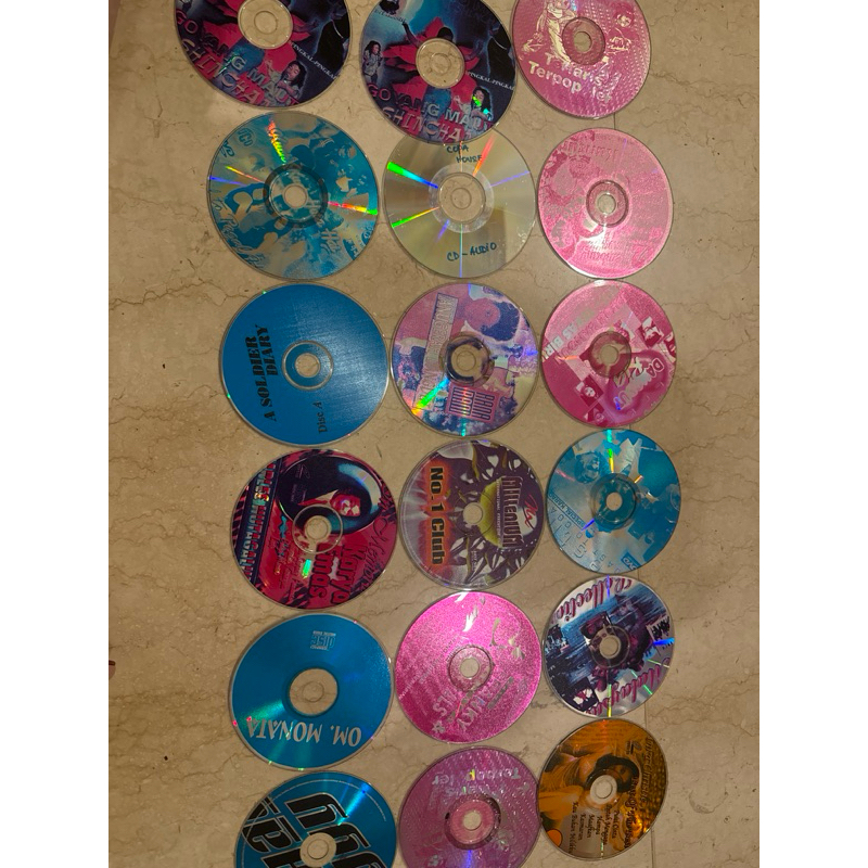 jual CD DVD BEKAS per keping hiasan retro pajangan dekorasi