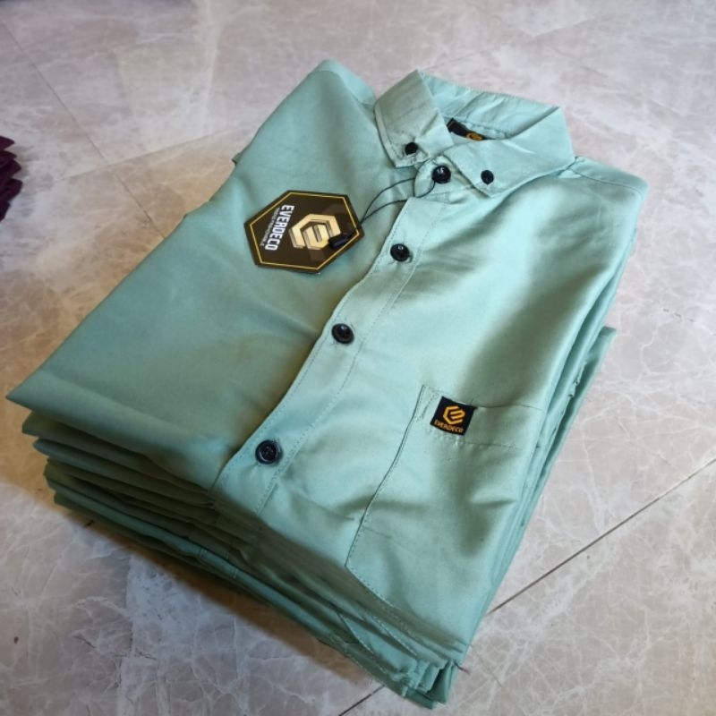 Kemeja Hijau Sage Lengan Pendek