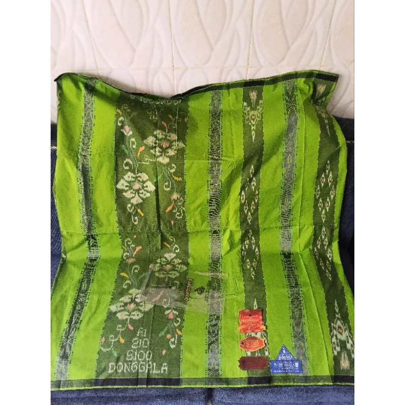 sarung Donggala s100