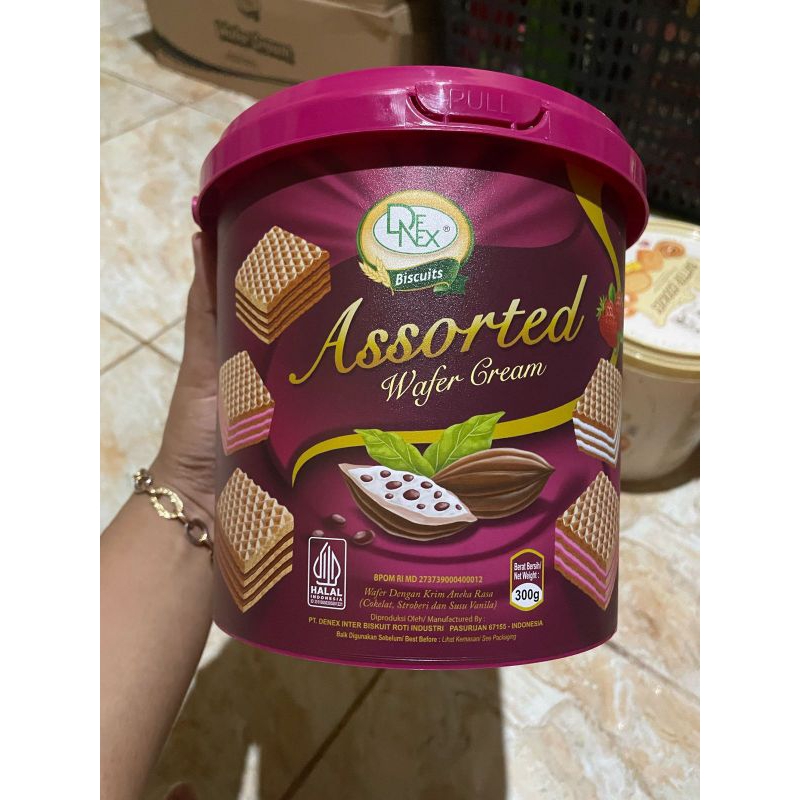 

Assorted wafer cream strawberry snack kaleng termurah