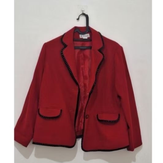 blazer merah wanita