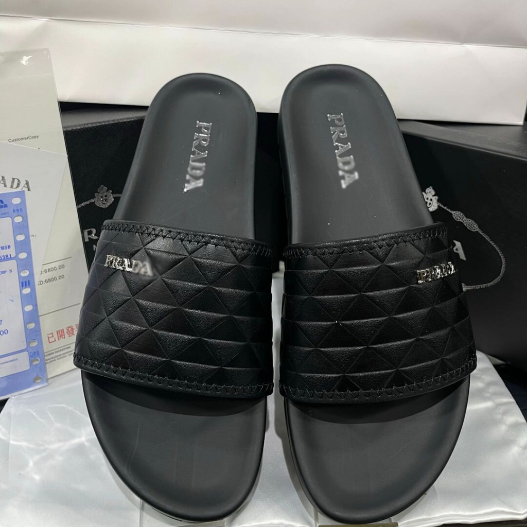 slide on pr4da / new arrival slide on pr4da import / slide pria terbaru / sandal pria import / sanda