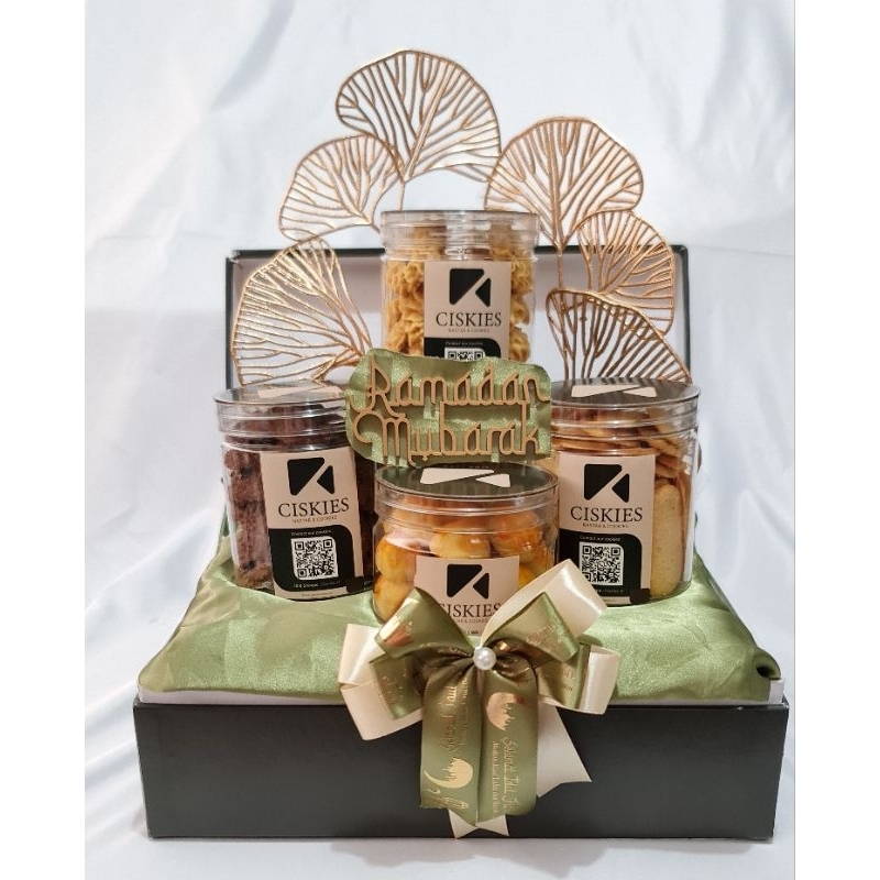

PARCEL E// PARCEL LEBARAN // AESTHETIC PARCEL LEBARAN // ELEGAN PARCEL LEBARAN // HOME MADE COOKIES // READY FOR YOU