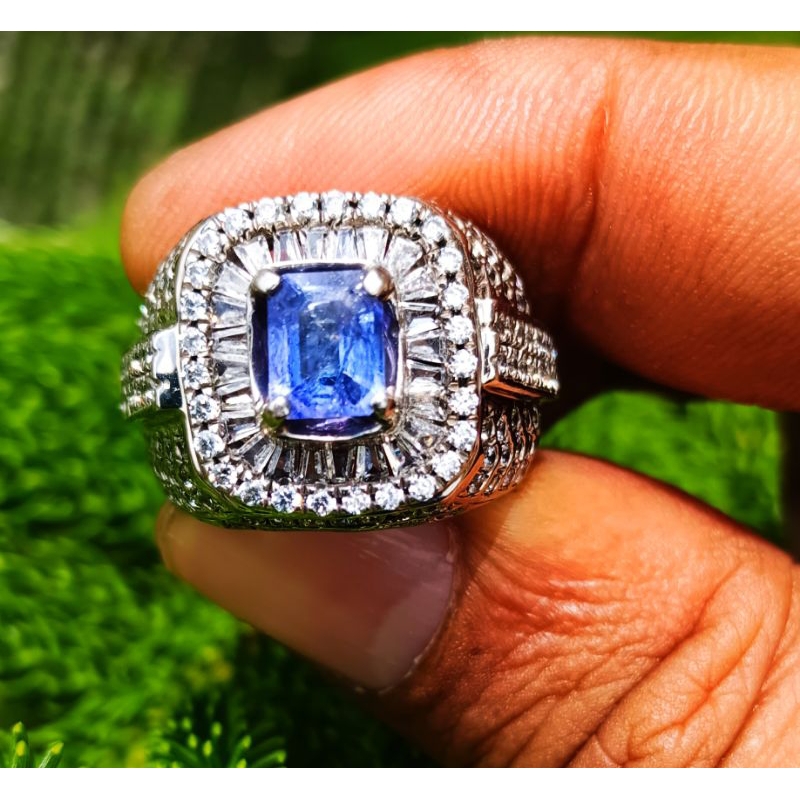 Natural Tanzanite HQ 0.86 Ct Ring Perak Microsetting