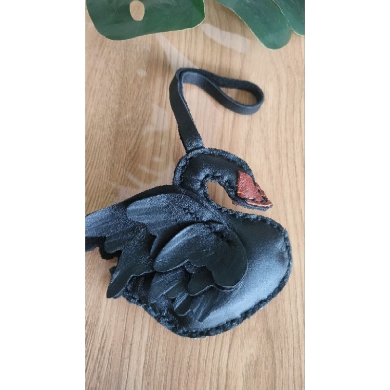 Bagcharm swan kulit asli