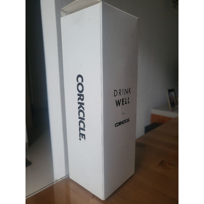 Tumbler, stainless steel Canteen Water Botle
warna putih
Excelso x Corkcicle

16oz - 475mL