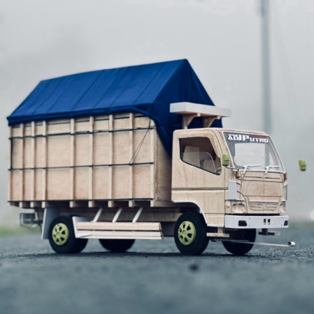 MINIATUR TRUCK HEREX SKALA 12 (terpal segitiga+kaca depan samping)