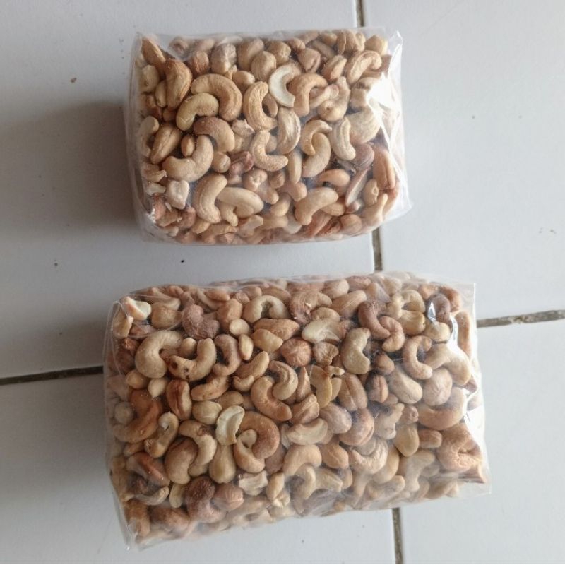 

KACANG METE MENTAH KEMERAHAB KECOKLATAN BIJI UTUH SISA SISA PANEN 1 KG