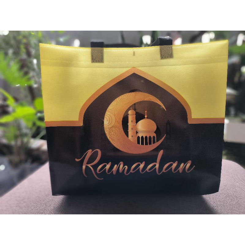 

Tas Parcel Bingkisan Lebaran Hari Raya Idul Fitri Goodie Bag Laminasi Bahan PVC
