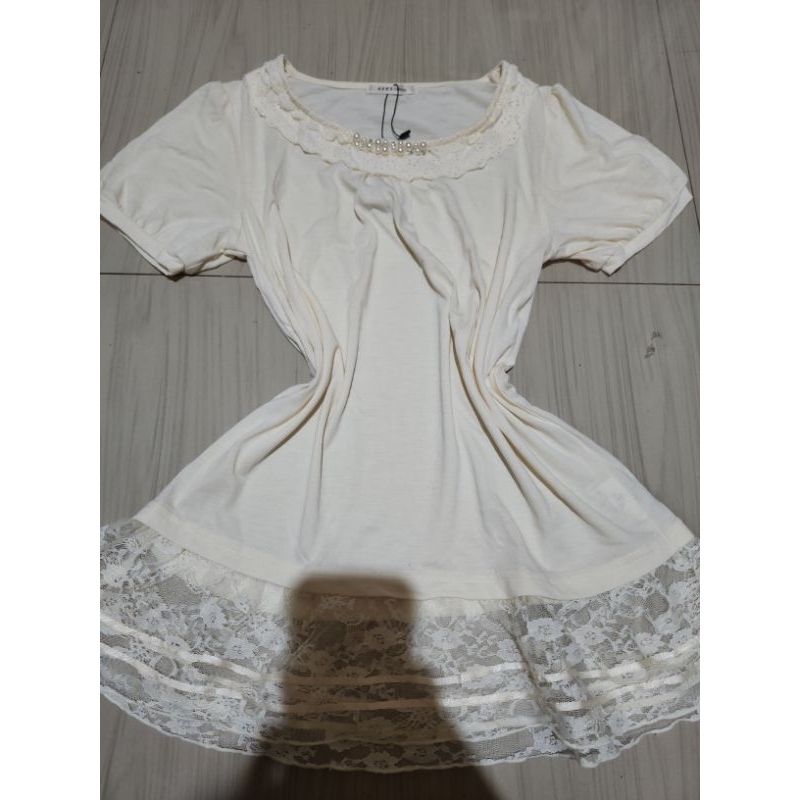 kaos baju pakaian atasan tunik axes femme japan brand branded broken white fairycore coquette dollet