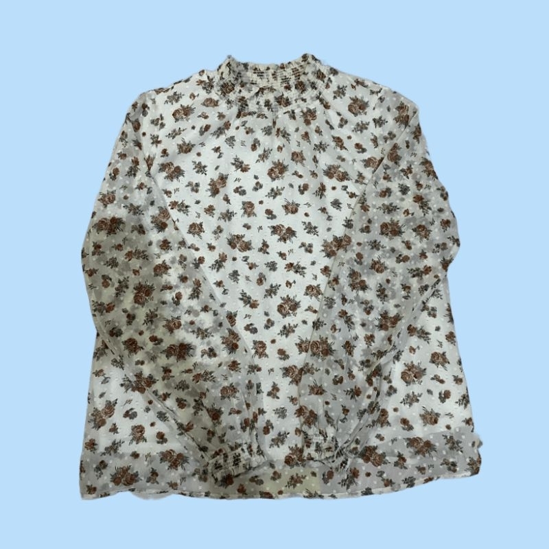 Blouse Putih Motif Bunga