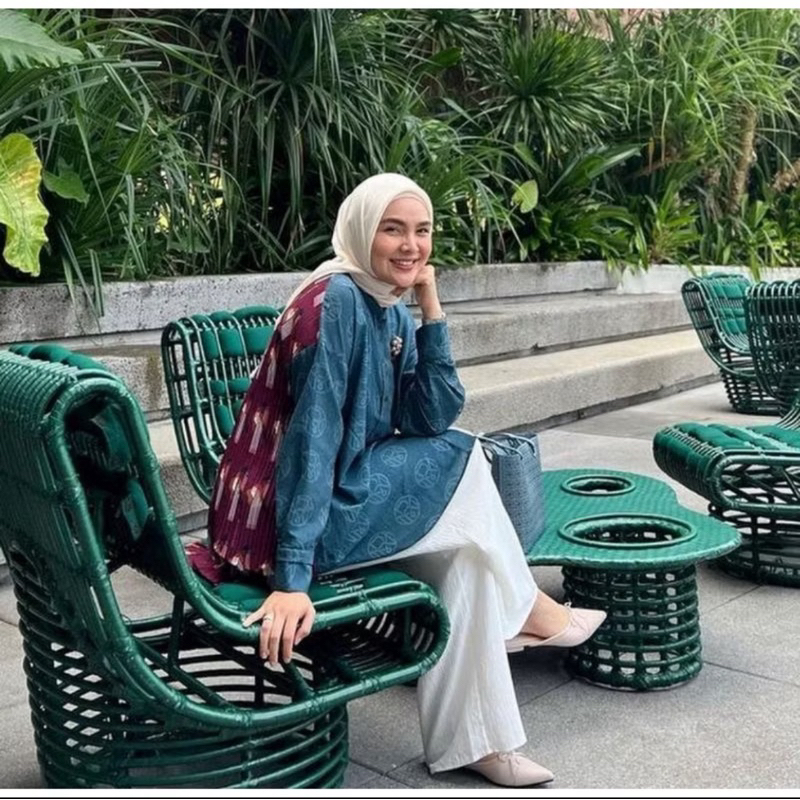 Bristol Top Ria Miranda