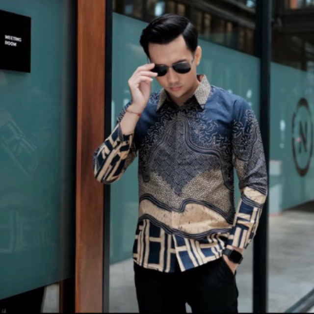 Bara Navy Kemeja Batik Pria Solo Full Furing Lengan Panjang Slimfit