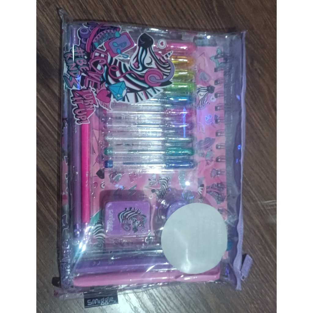 

READY STOCK SMIGGLE ORIGINAL SINGAPORE A5 Essentials Stationery Gift Pack