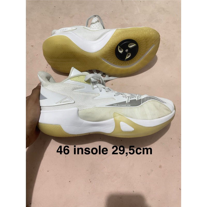 sepatu basket li ning s46
