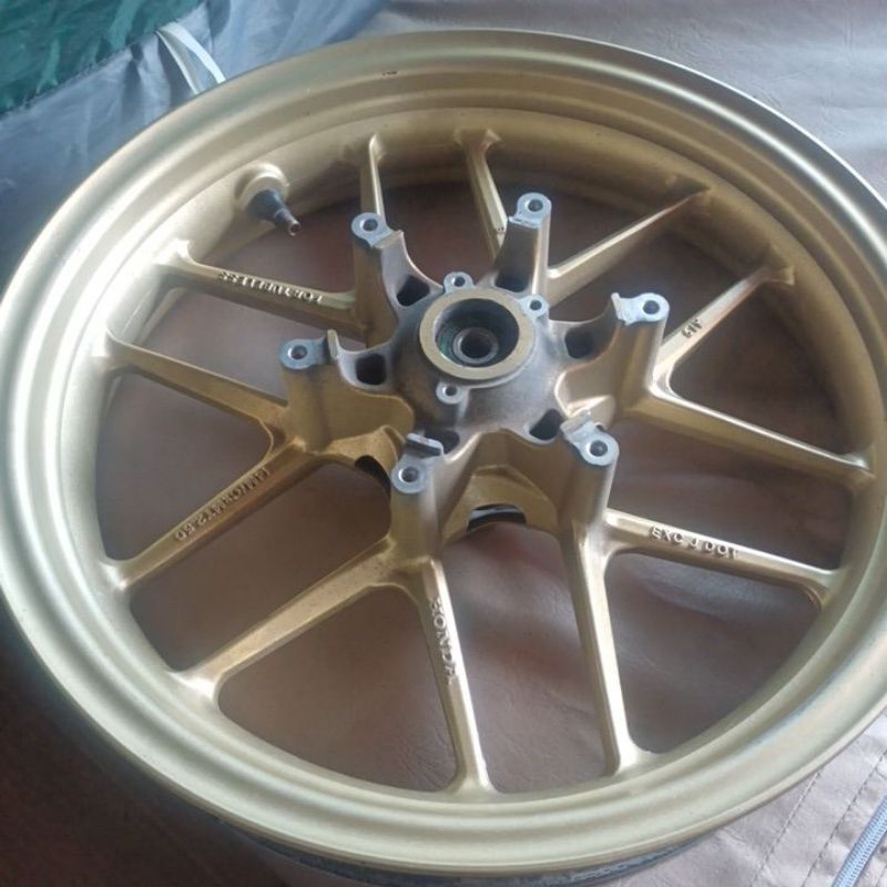 Velg pelak honda depan  ADV 150 CBS original