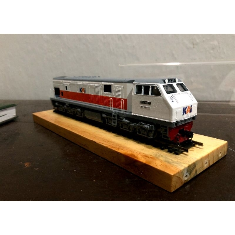 Miniatur Lokomotif CC 203