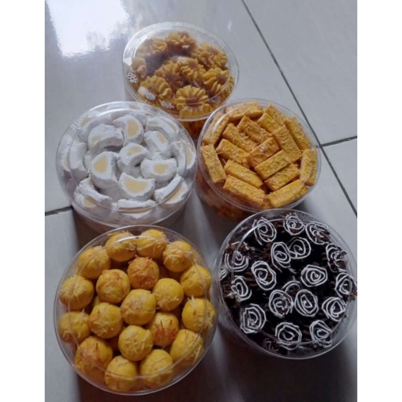 

Hampres Kue Lebaran ( Kue kering toples 500gr & Akar Kelapa 1 kg dan Kembang Goyang 1 kg