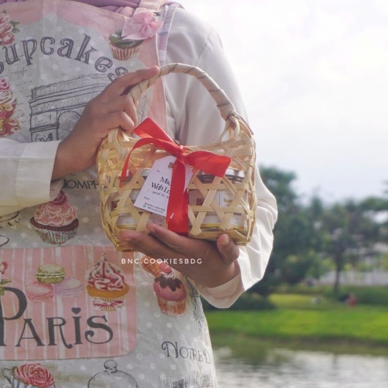 

HAMPERS MURAH KUE KACANG ALMOND/HAMPERS LEBARAN MURAH