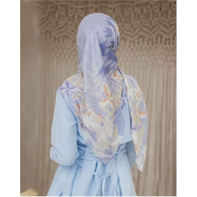 WEARING KLAMBY LOLLY SCARF