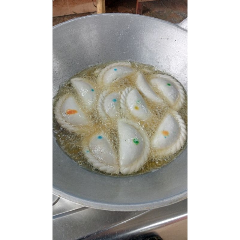 

Cireng isi ayam suwir pedas 5 pcs