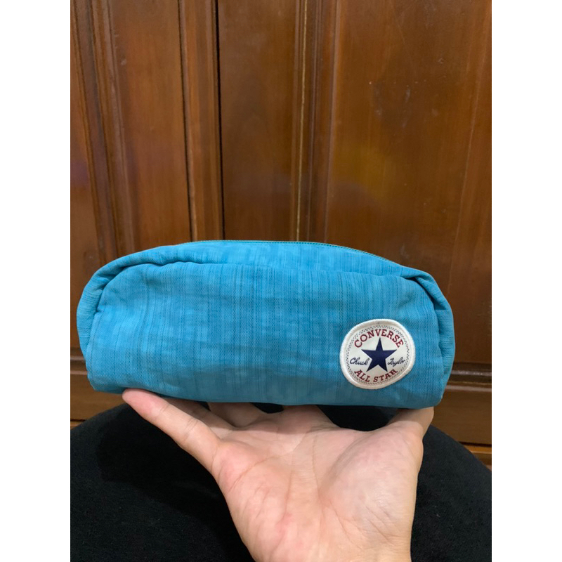 

Kotak pensil Converse