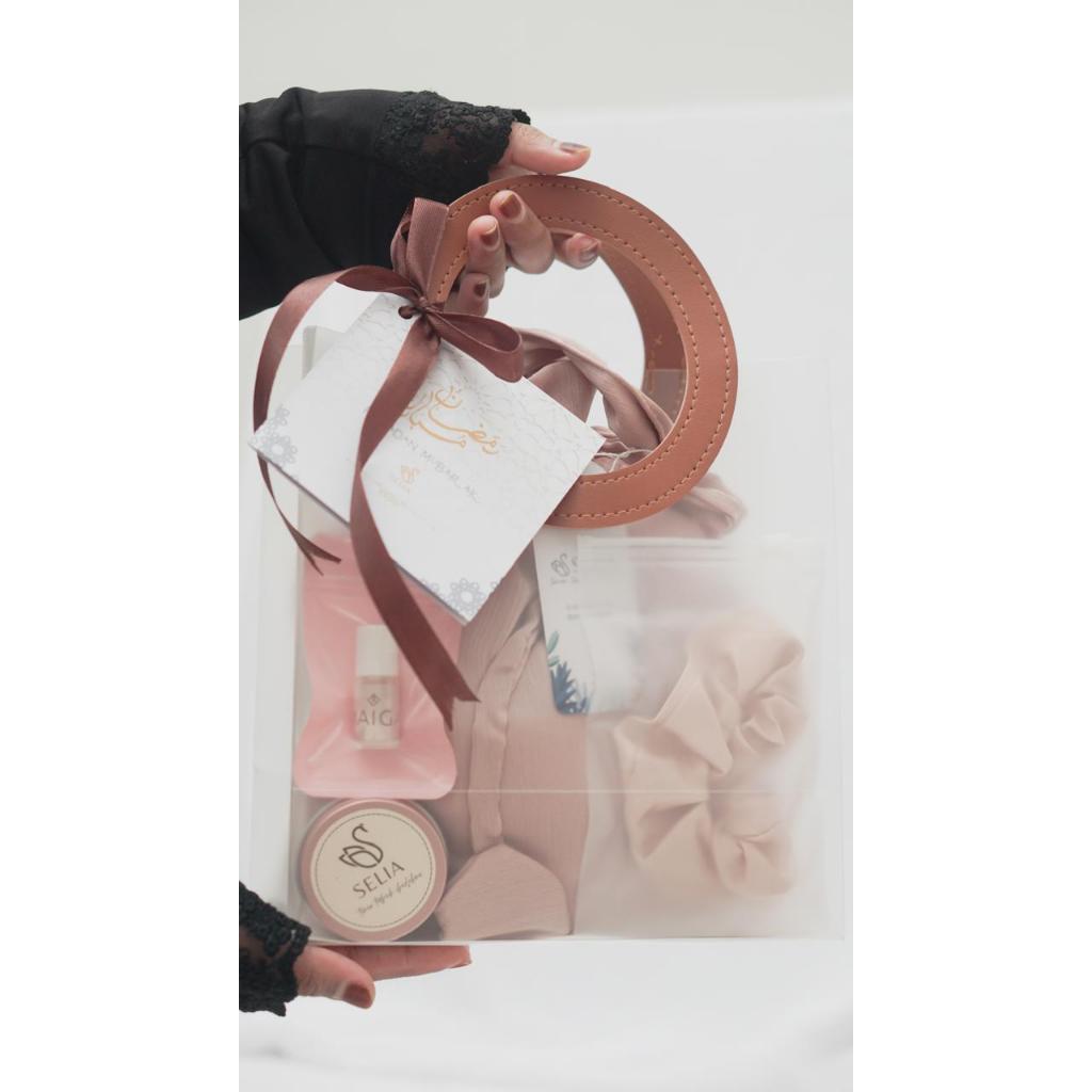 HAMPERS LEBARAN MUKENA ASESORIS PARFUM IDUL FITRI