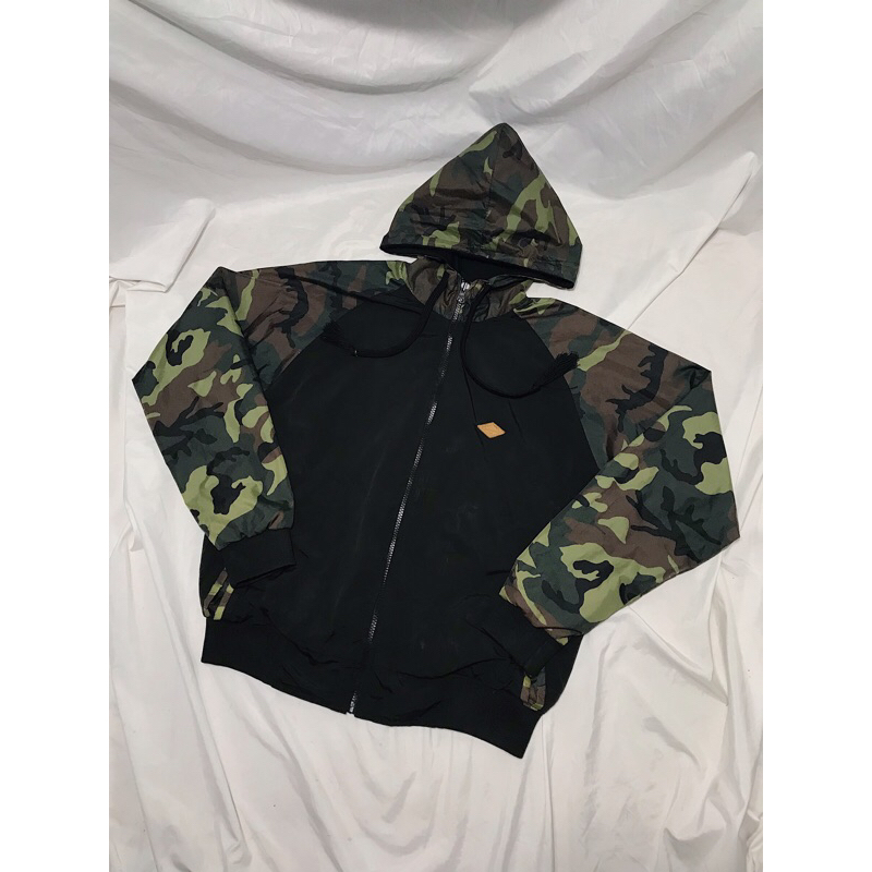 Nego Boskuu > Have It Good Camo Parachute Jacket - Black/Camouflage (Atasan/Jaket)|Preloved/2nd/Seco
