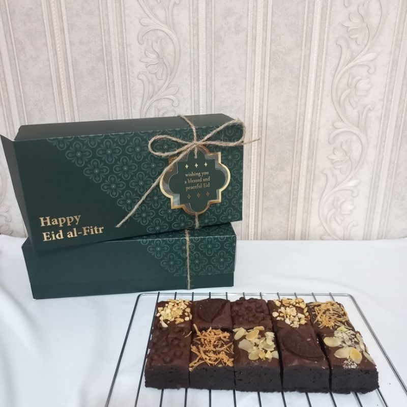 

Paket Hampers Idul Fitri Fudgy Brownies 20x10cm