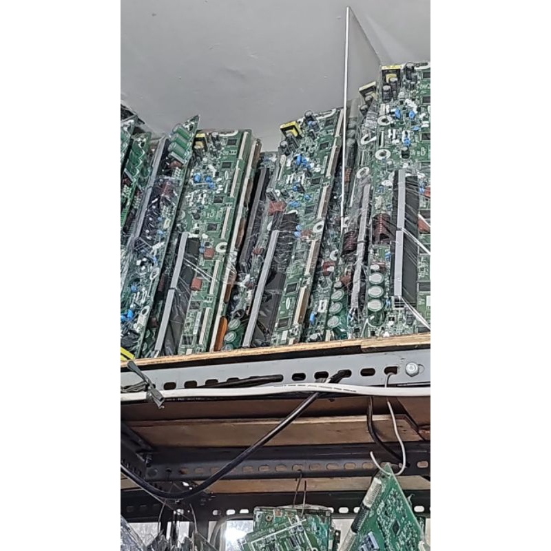 Y sus Y main TV plasma Samsung type 43F4500