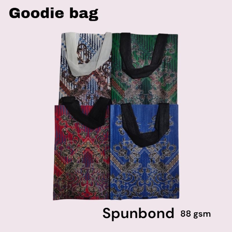 

Tas motif batik Burung Oval HLS press Automatic Gramasi 88gsm