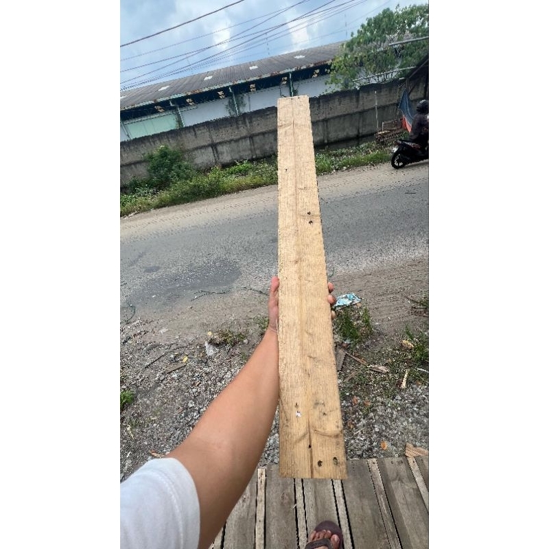 

PAPAN PALET jatilanda ukuran 114cm x 2cm x 9.10.12 cm