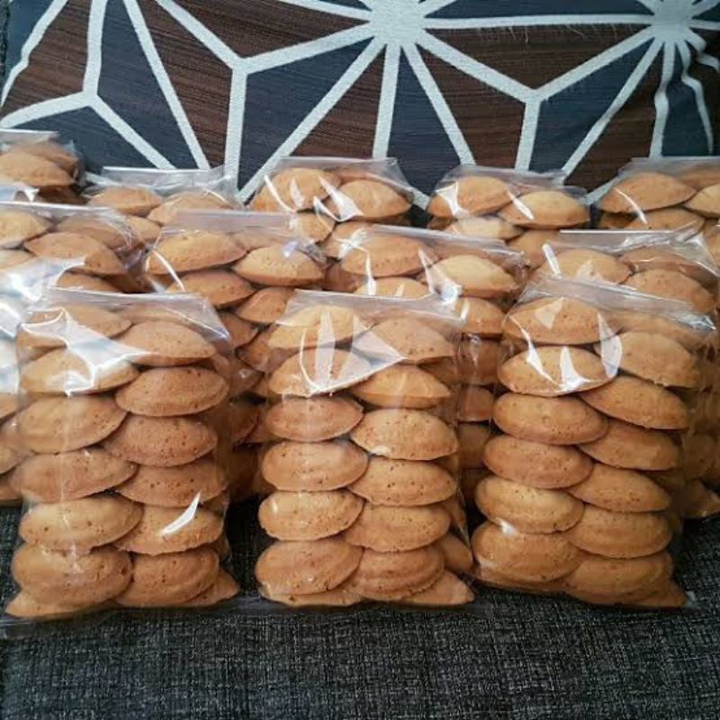 

Kueh Bolu kijing jajanan tradisional isi 25pcs