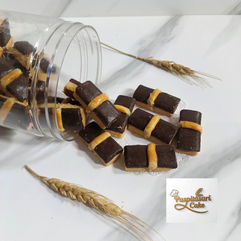 

GR Kue Kering Cokelat Stik Premium Toples 600ml Beli 1 Gratis 1 kemasan pouch Kue Semprit