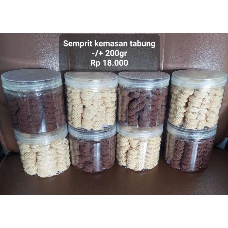 

Kuker semprit renyahhh kemasan tabung