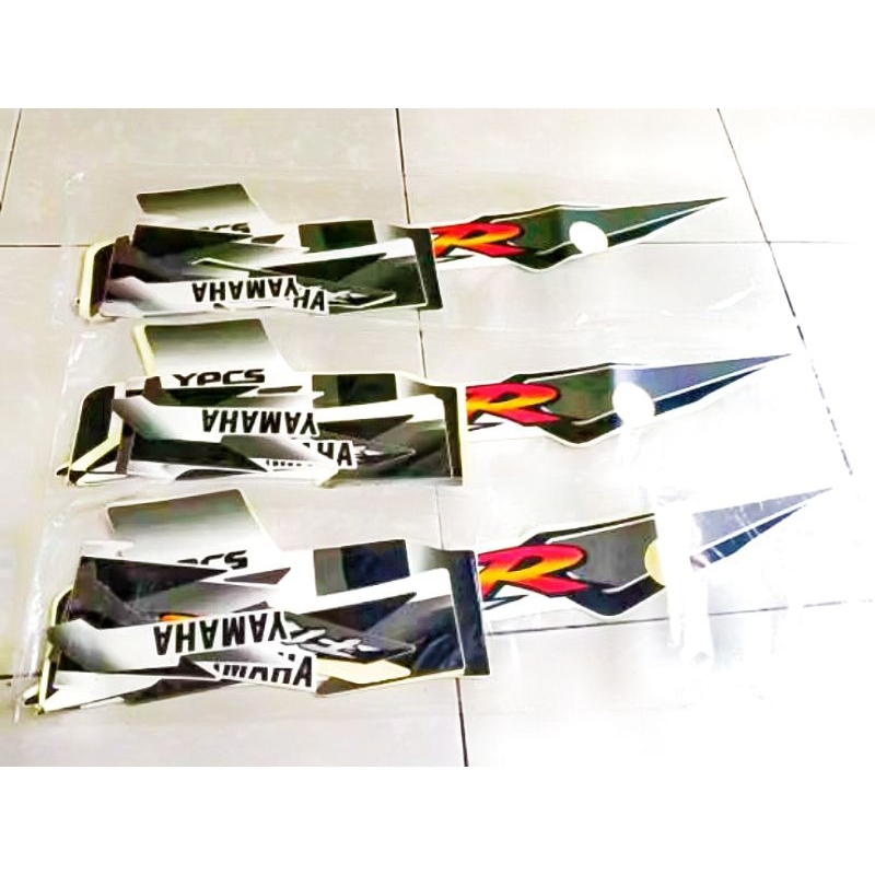 [COD] Striping Stiker Les fiz r hitam putih 2001 2002
