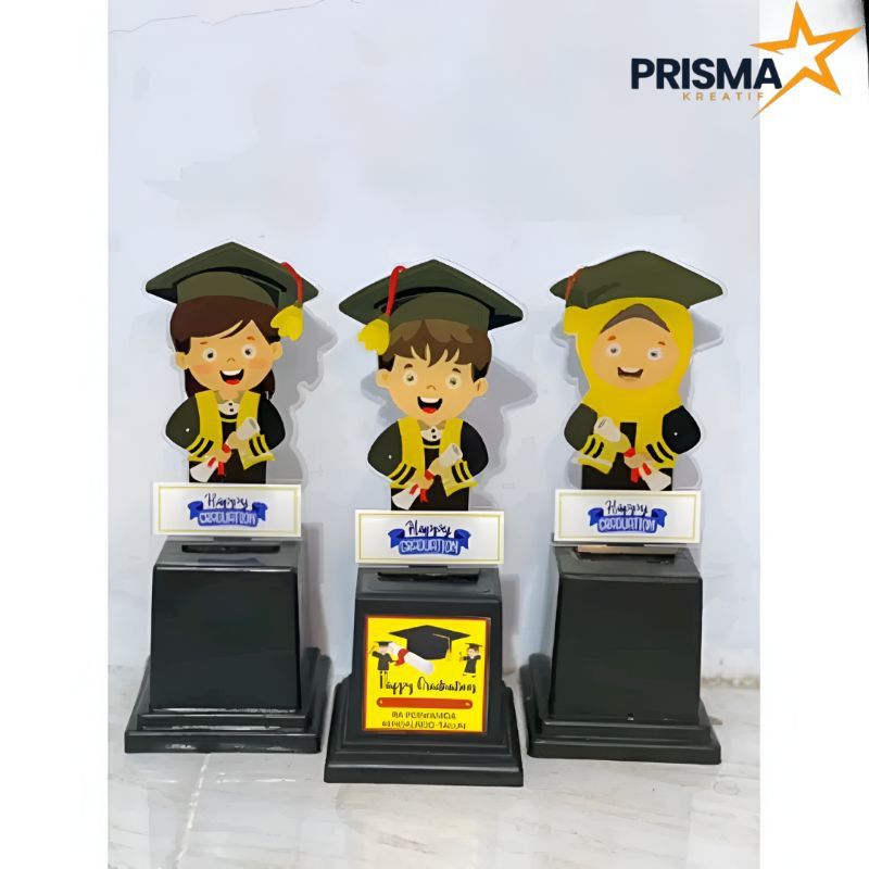 Piala Wisuda TK Plakat Wisuda Anak Akrilik Custom Model Happy Graduation model W1