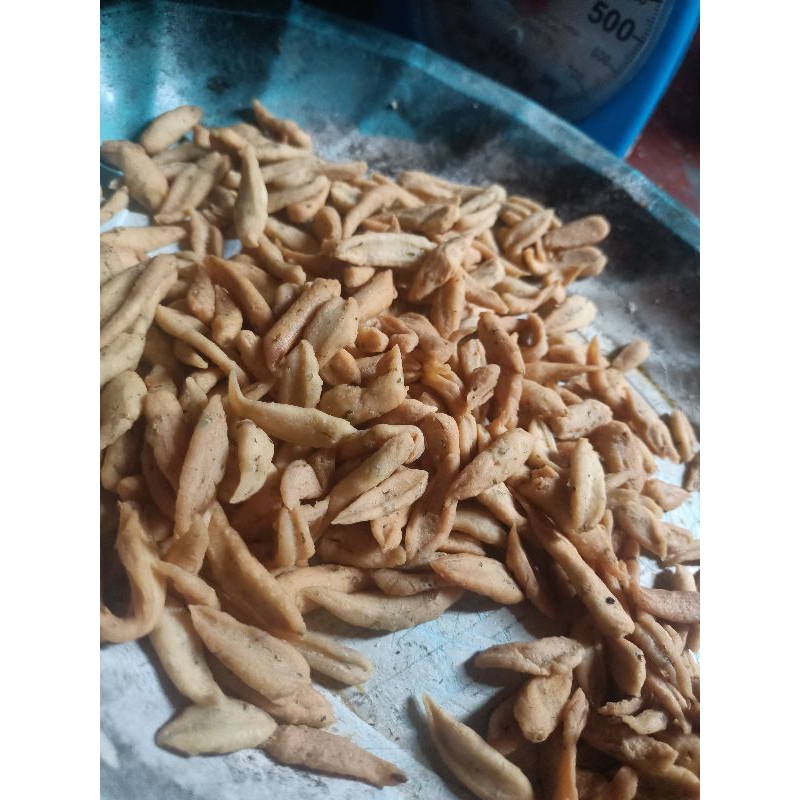 

kue bawang gunting jadul fresh setengah kilo langkat