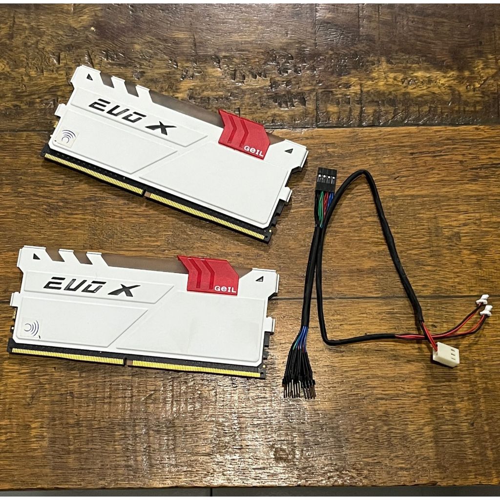 Memori RAM GEIL EVO X WHITE RGB DDR4 2400 MHz 16GB (2x8GB)