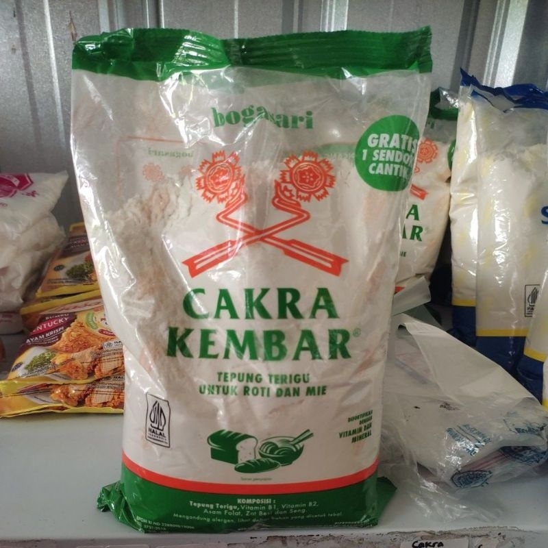 

Tepung Cakra Kembar 1kg bogasari