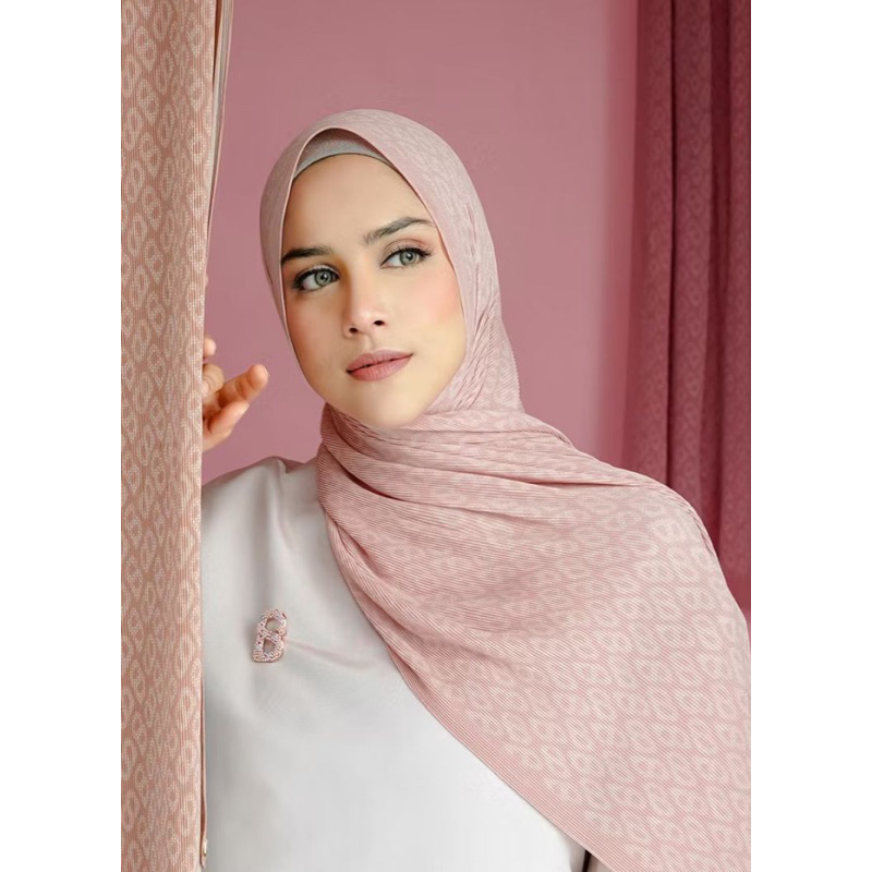 Buttonscraves Tapis Pleated Shawl - Candy  New with box