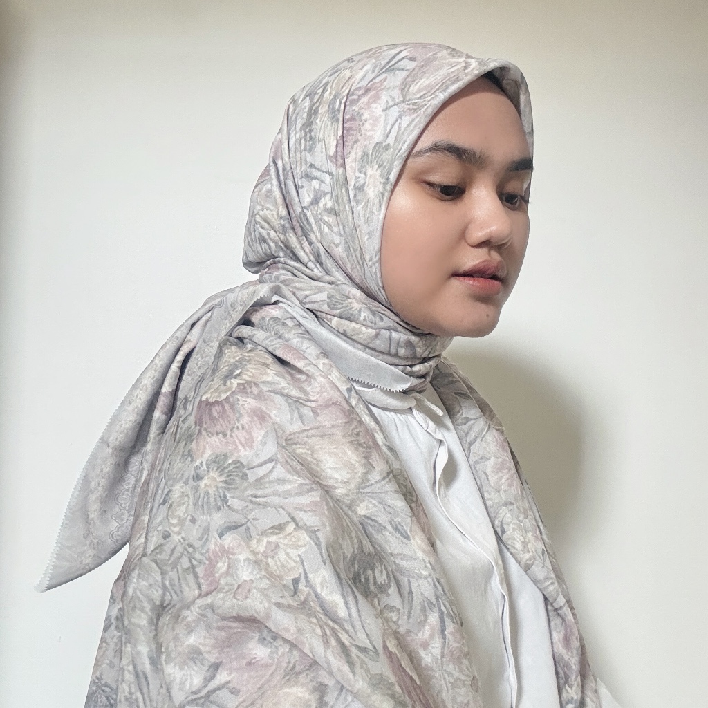 LA.VEILA Pattern Scarf - Florelle Scarf in Cloudy