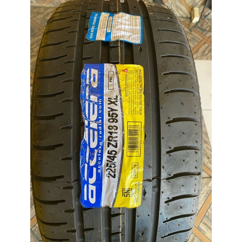 Ban Accelera PHI 225/45 R18
