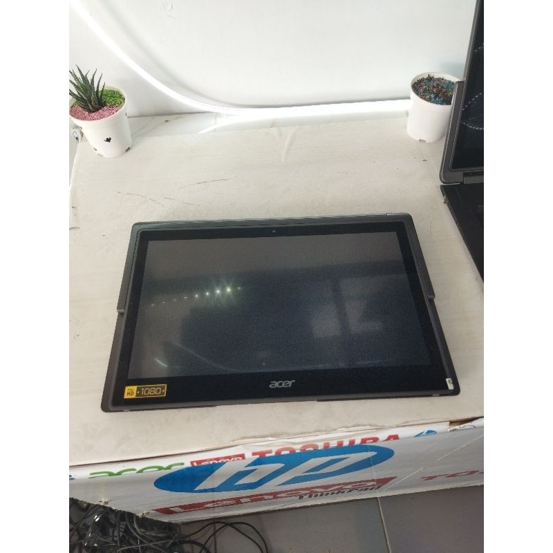 Acer R13 flip Touchscreen core i5 gen 6