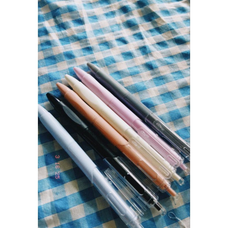 

Pulpen Gel Warna Pastel — Smooth Writing 0.5 mm