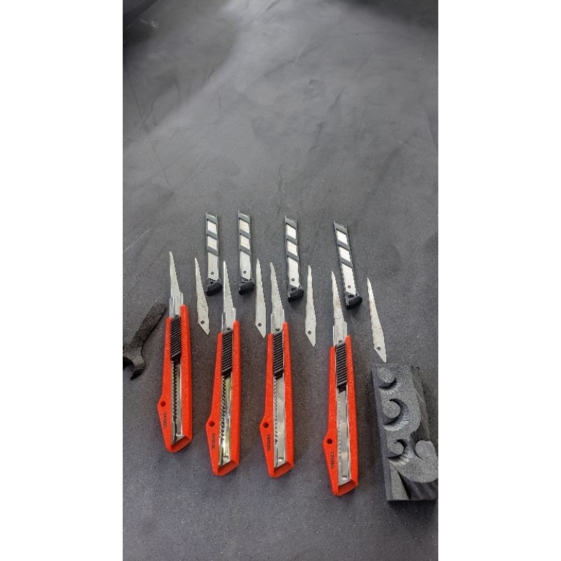 

CATTER UNTUK BAHAN UKIR SPON DAN STYROFOAM MENDAPAT SATU PAKET BERISI 2 CATTER CUSTOM DAN BONUS CATTER BIASA, CATTER TIDAK MUDAH TUMPUL DAN BERKUALITAS