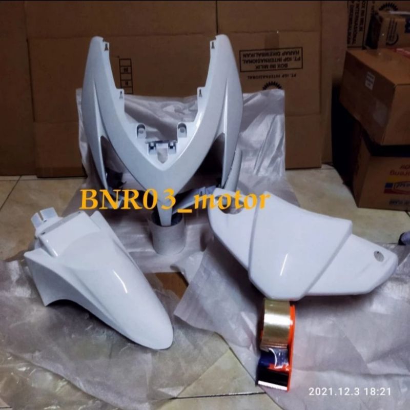 Paketan Body Depan Motor Honda Vario CW 110 Karbu Warna Putih