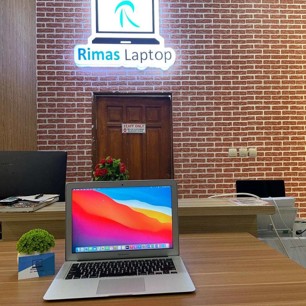 MACBOOK AIR 2017 RAM 8 SSD 256GB SECOND / BEKAS