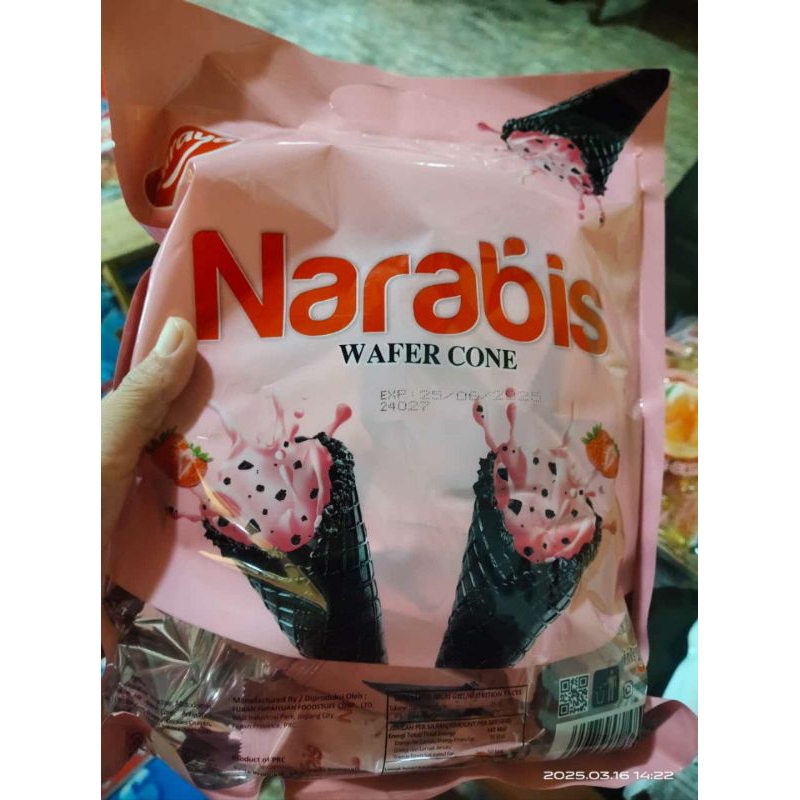 

wafer cone strawberry