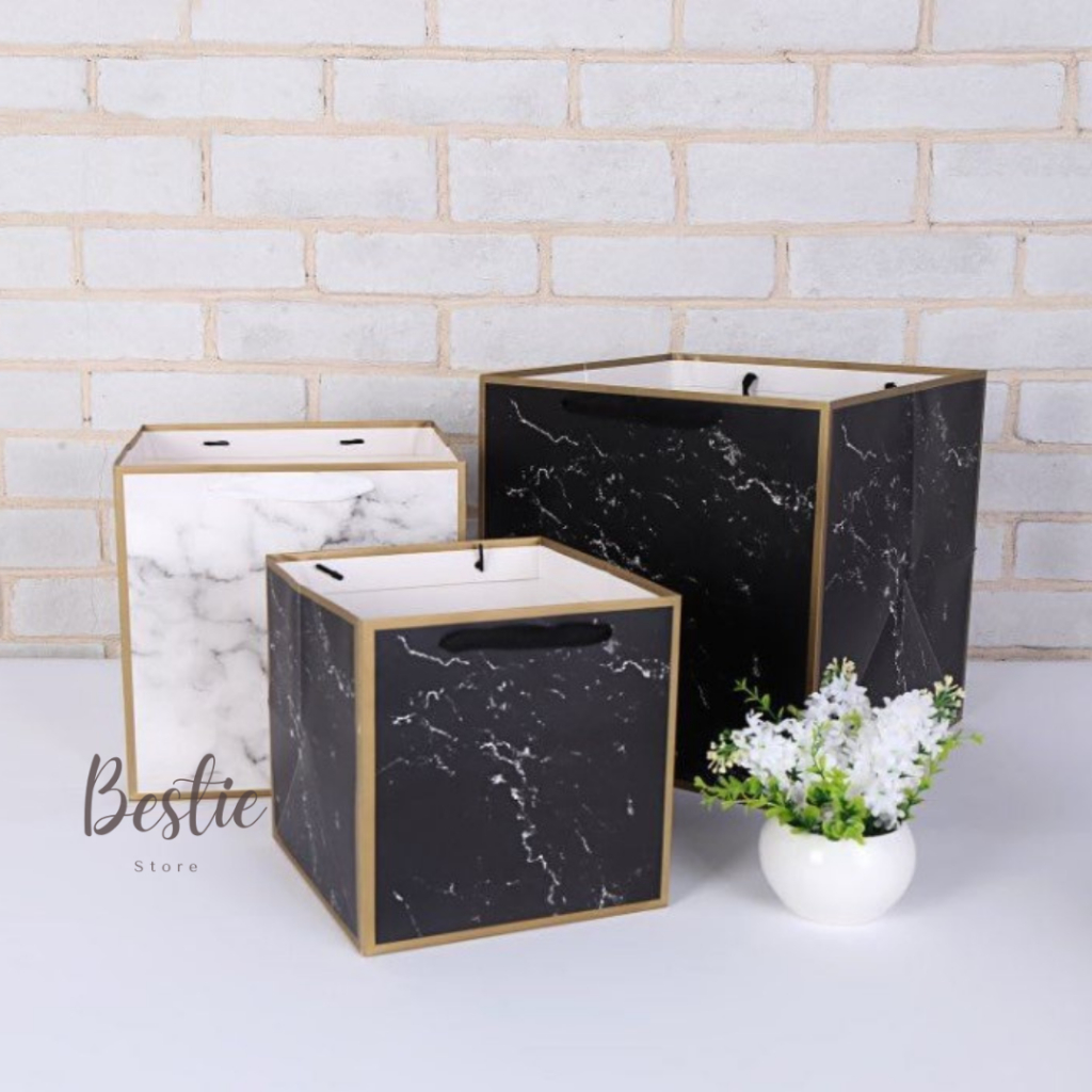 

Bestie Paperbag Square Tas Kantong Karton Persegi Motif Marble Hitam dan Putih Premium Ukuran Sampai Jumbo
